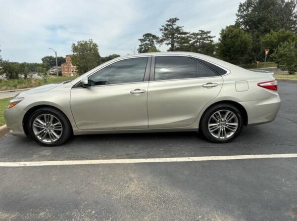 Toyota Camry SE 2 2017 Toyota Camry SE
