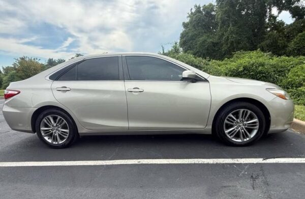 Toyota Camry SE 6 2017 Toyota Camry SE