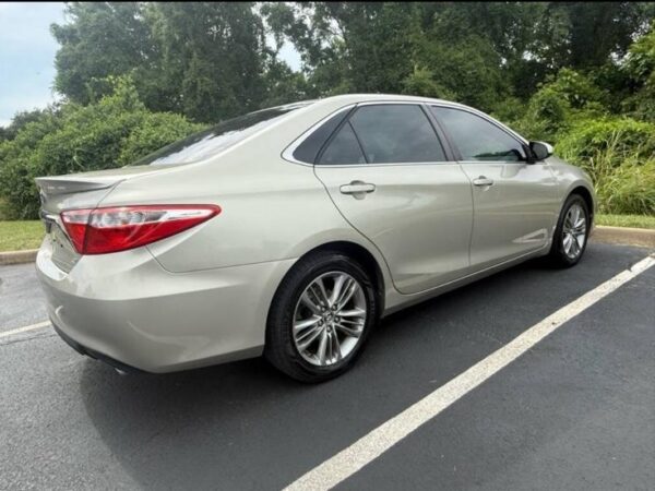 Toyota Camry SE 8 2017 Toyota Camry SE